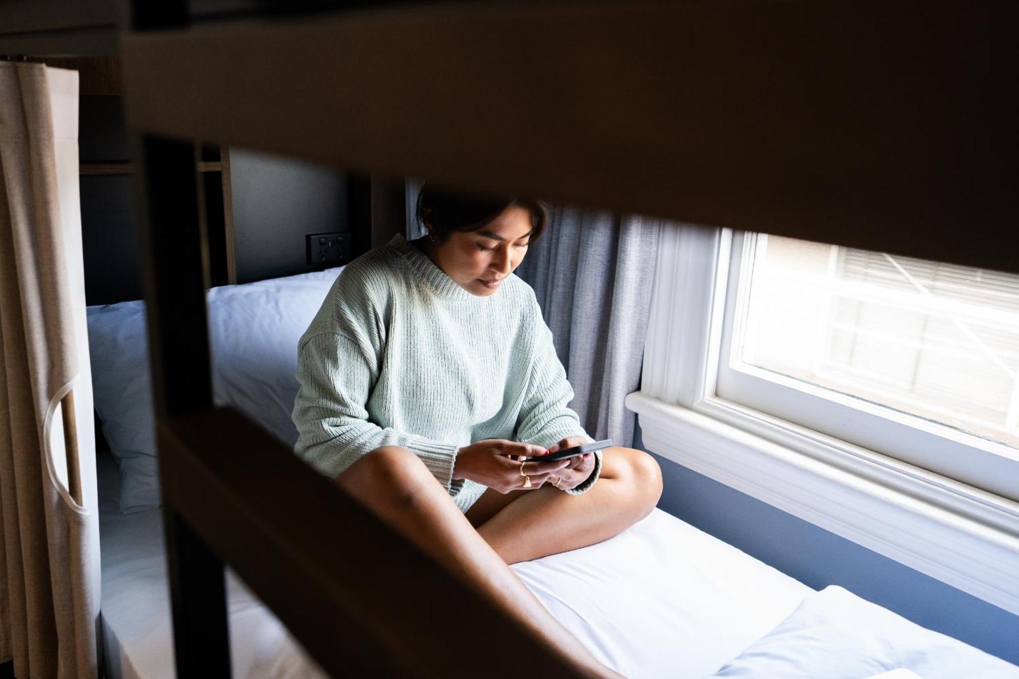 Haka House Rotorua Hostel Exterior photo A woman sitting on a bunk bed