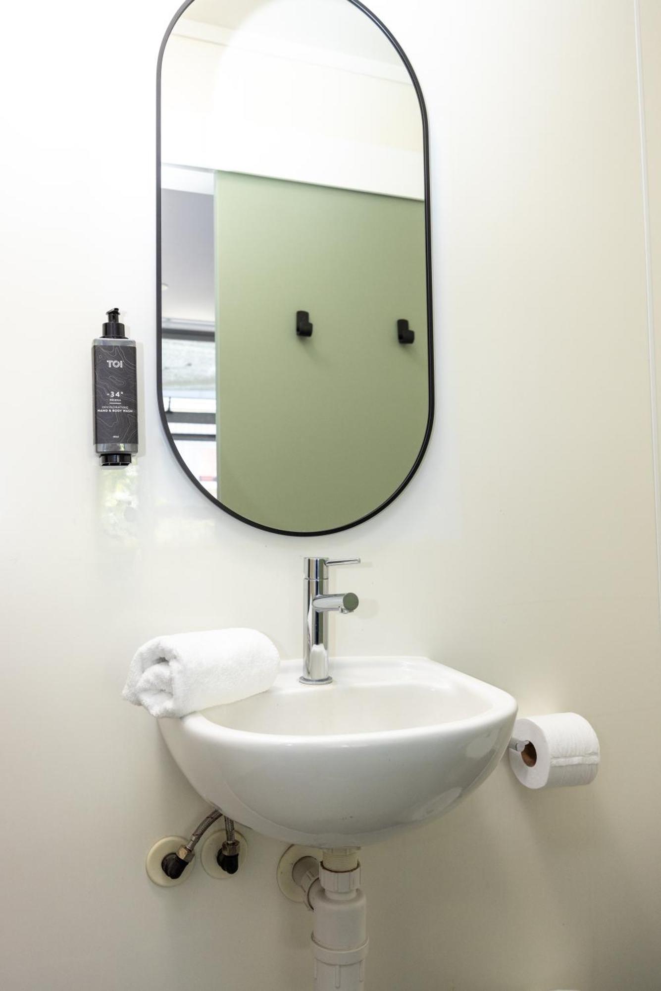 Haka House Rotorua Hostel Exterior photo A bathroom in a hotel